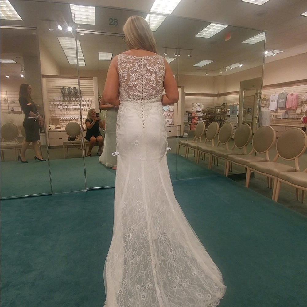 Lace wedding dress Size 10